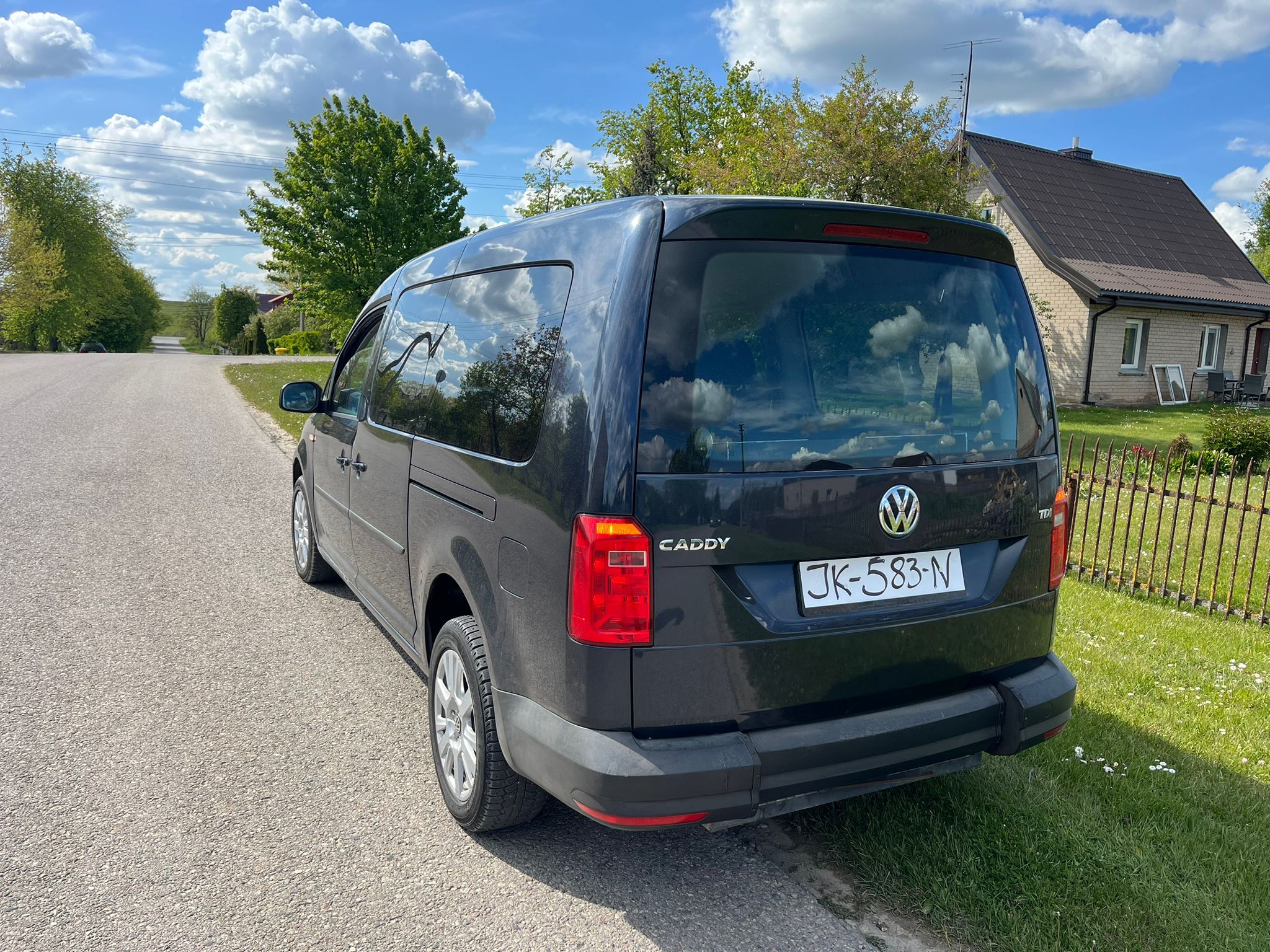 VW Caddy Vista back side