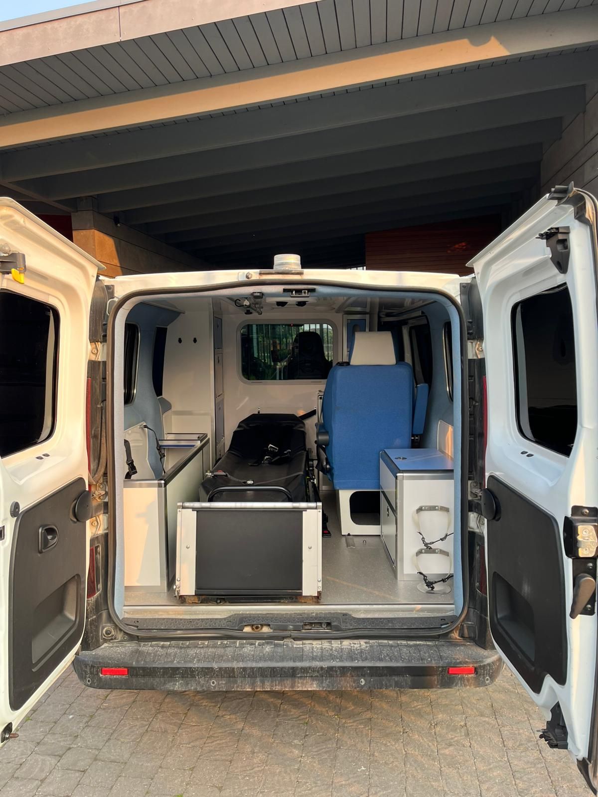 Renault inside from back view